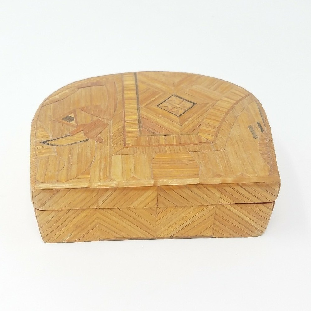 Vtg Elephant straw‎ inlay trinket box tan jewelry case box red satin folk art